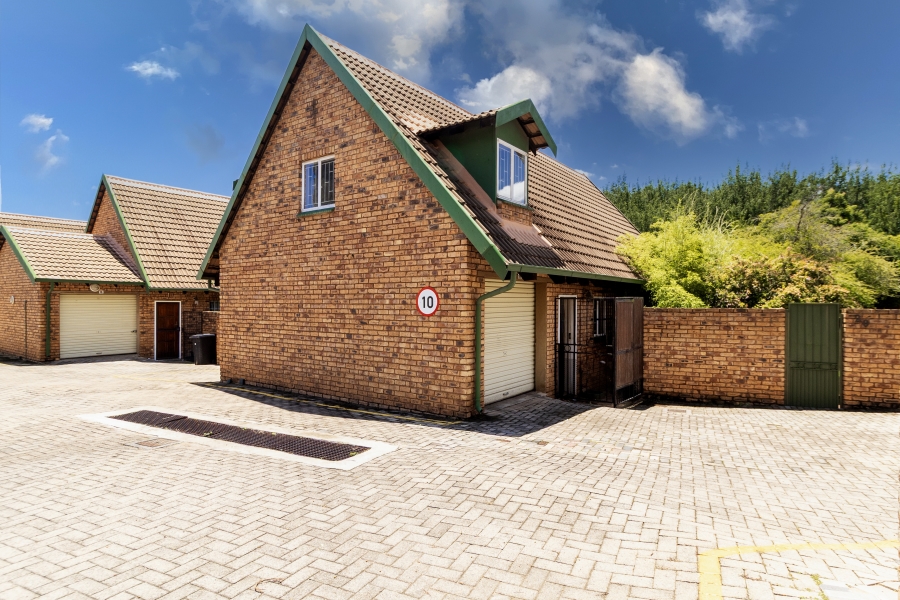 3 Bedroom Property for Sale in Garsfontein Gauteng