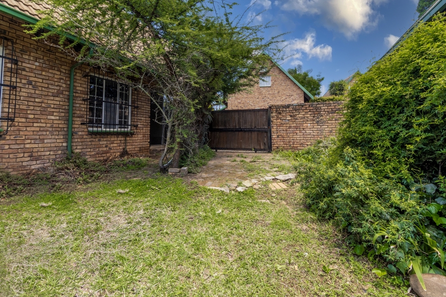 3 Bedroom Property for Sale in Garsfontein Gauteng