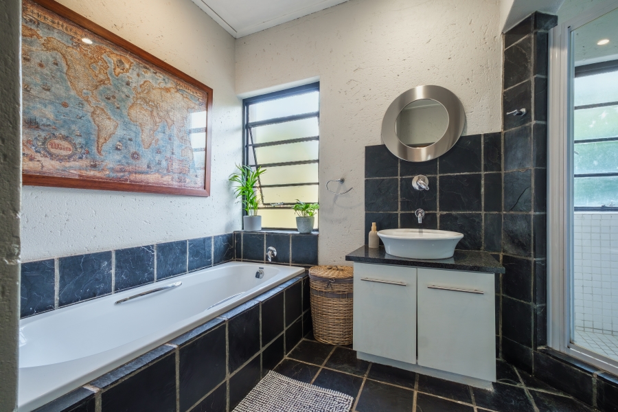 4 Bedroom Property for Sale in Waterkloof Ridge Gauteng