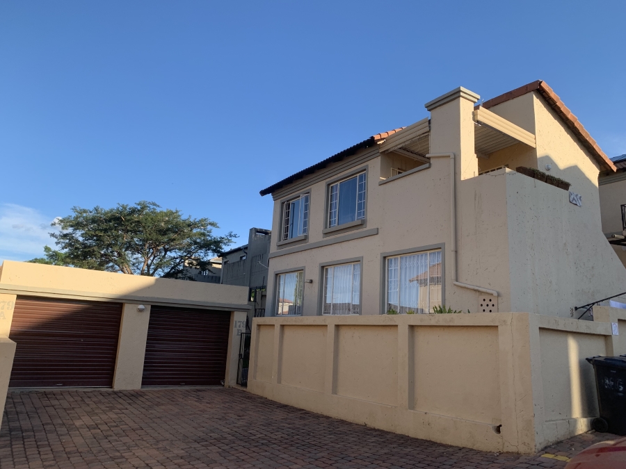 1 Bedroom Property for Sale in La Montagne Gauteng