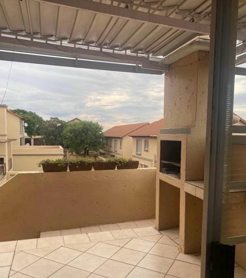 1 Bedroom Property for Sale in La Montagne Gauteng