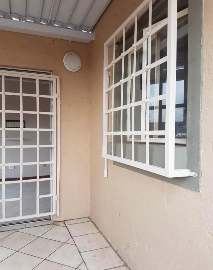 1 Bedroom Property for Sale in La Montagne Gauteng
