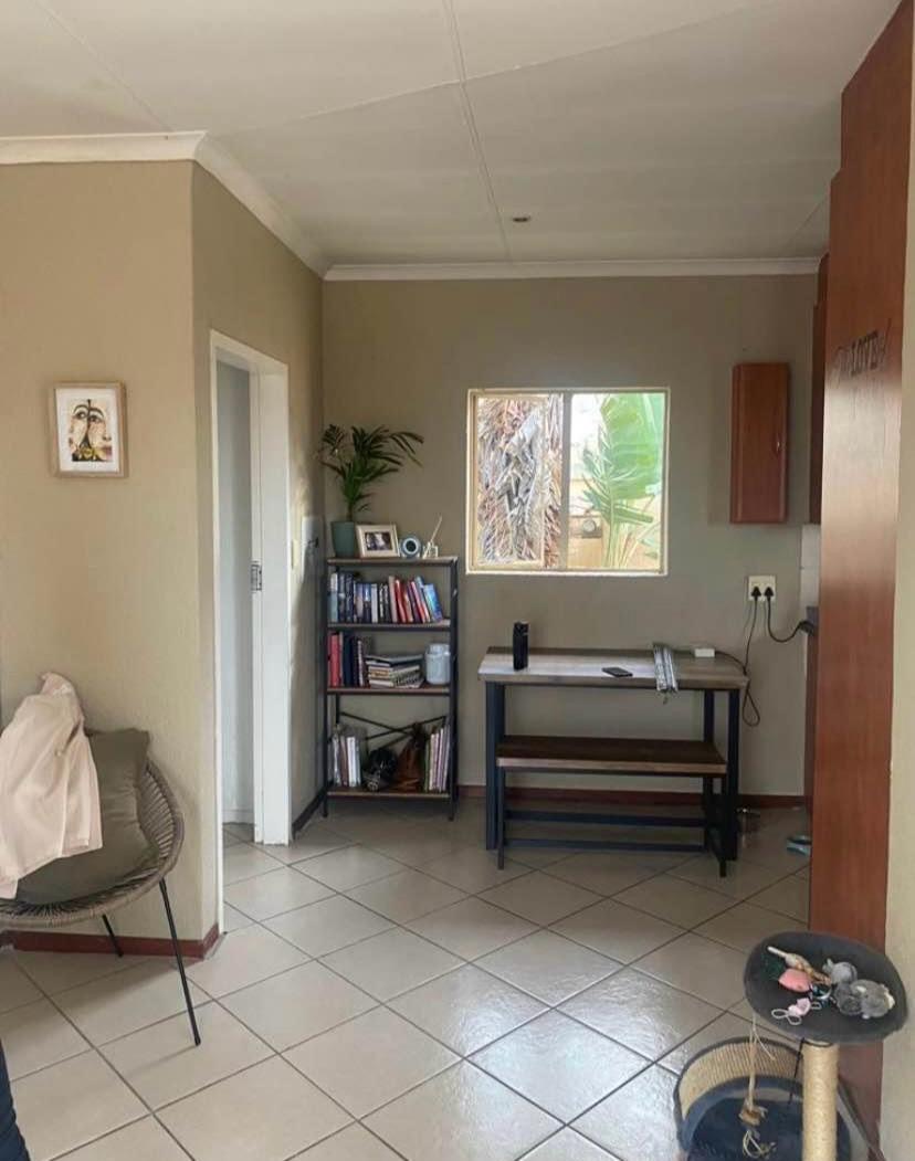 1 Bedroom Property for Sale in La Montagne Gauteng