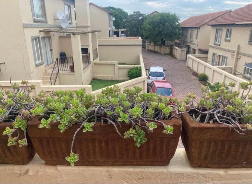 1 Bedroom Property for Sale in La Montagne Gauteng