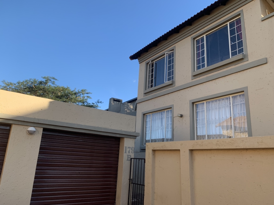 1 Bedroom Property for Sale in La Montagne Gauteng