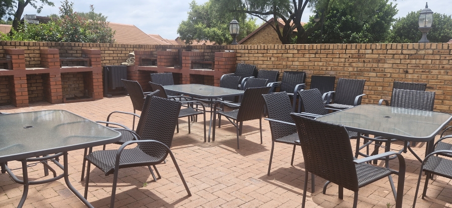 1 Bedroom Property for Sale in Willow Park Manor Gauteng