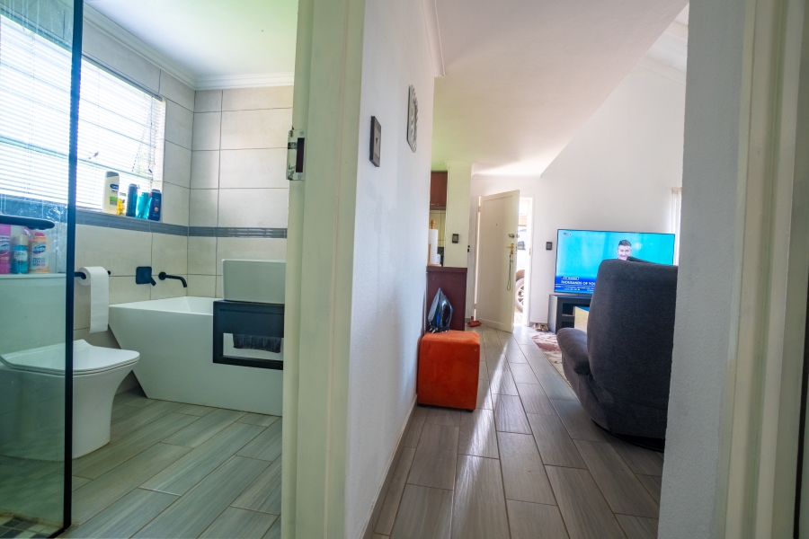 2 Bedroom Property for Sale in Weltevreden Park Gauteng