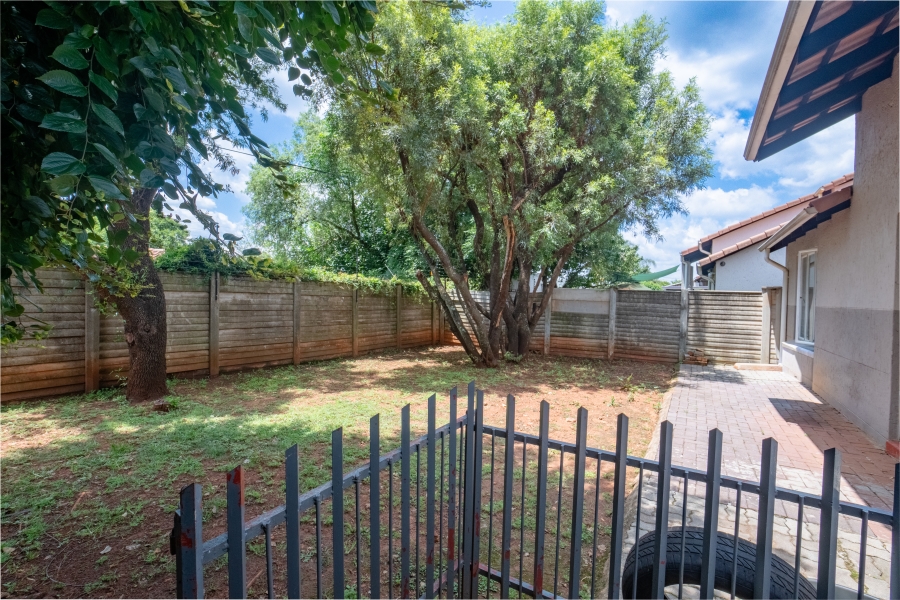 2 Bedroom Property for Sale in Weltevreden Park Gauteng