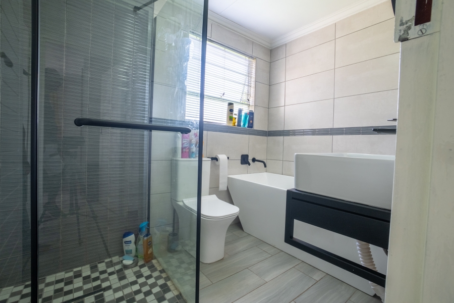 2 Bedroom Property for Sale in Weltevreden Park Gauteng