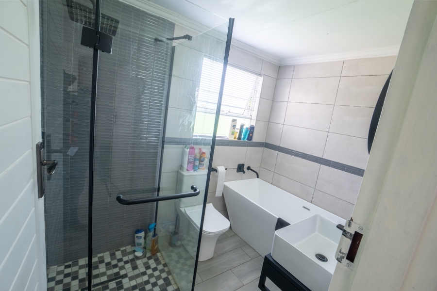 2 Bedroom Property for Sale in Weltevreden Park Gauteng