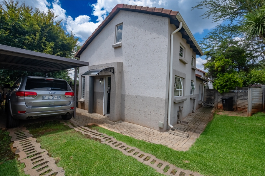 2 Bedroom Property for Sale in Weltevreden Park Gauteng