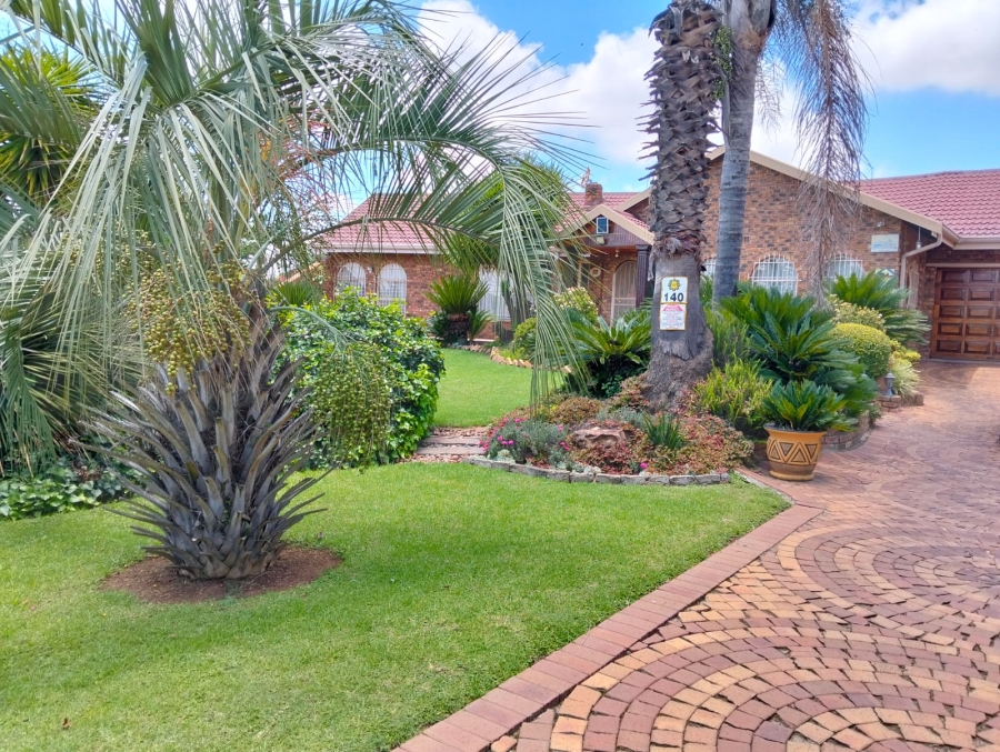 3 Bedroom Property for Sale in Dunnottar Gauteng