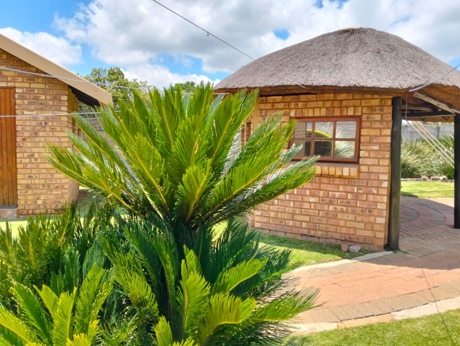 3 Bedroom Property for Sale in Dunnottar Gauteng