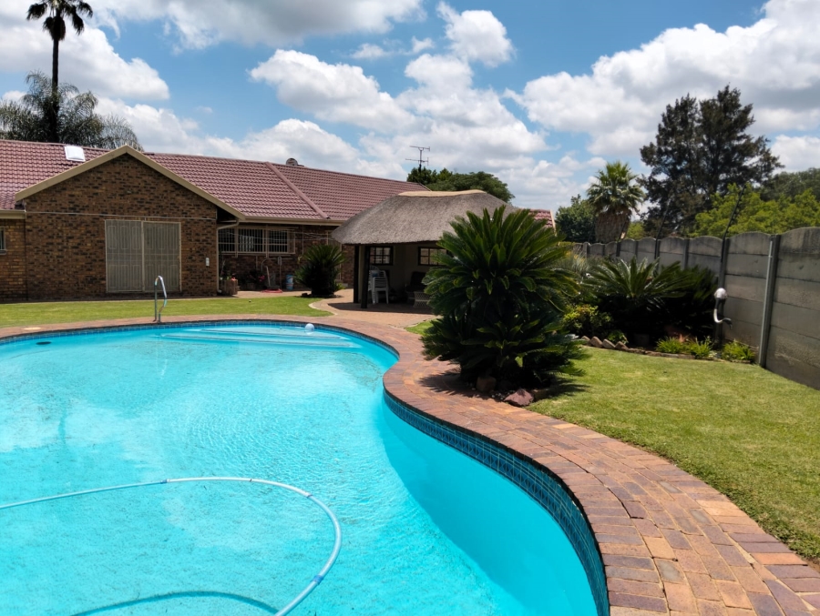 3 Bedroom Property for Sale in Dunnottar Gauteng
