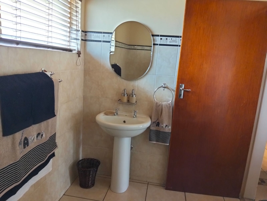 3 Bedroom Property for Sale in Dunnottar Gauteng