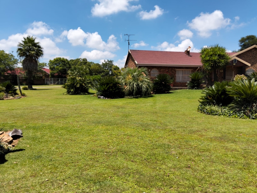 3 Bedroom Property for Sale in Dunnottar Gauteng