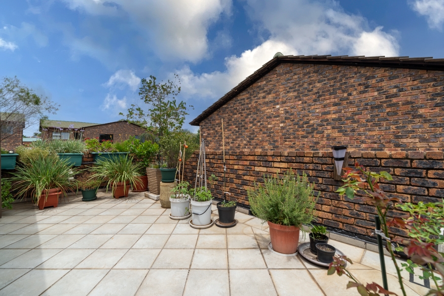 1 Bedroom Property for Sale in North Riding Gauteng