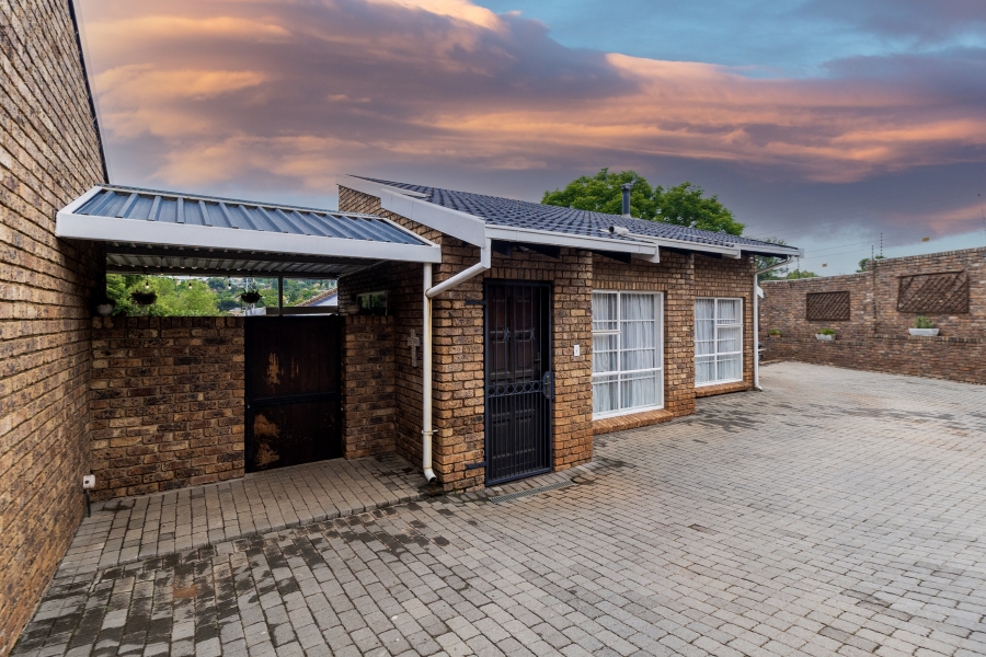 3 Bedroom Property for Sale in Erasmuskloof Gauteng