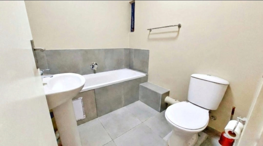 2 Bedroom Property for Sale in Vorna Valley Gauteng