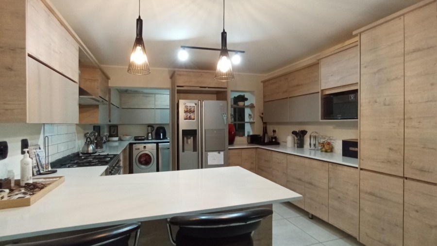 5 Bedroom Property for Sale in Noordhang Gauteng