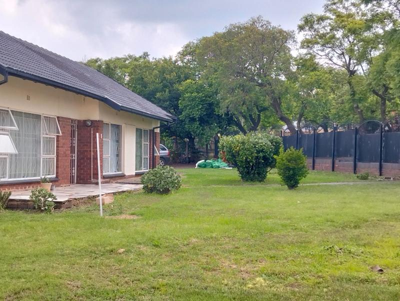 3 Bedroom Property for Sale in Linmeyer Gauteng