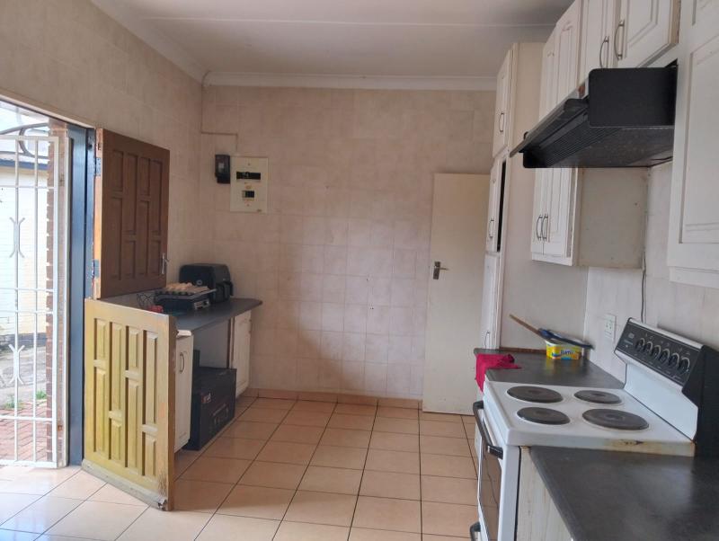 3 Bedroom Property for Sale in Linmeyer Gauteng