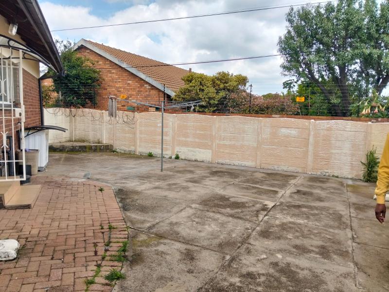 3 Bedroom Property for Sale in Linmeyer Gauteng