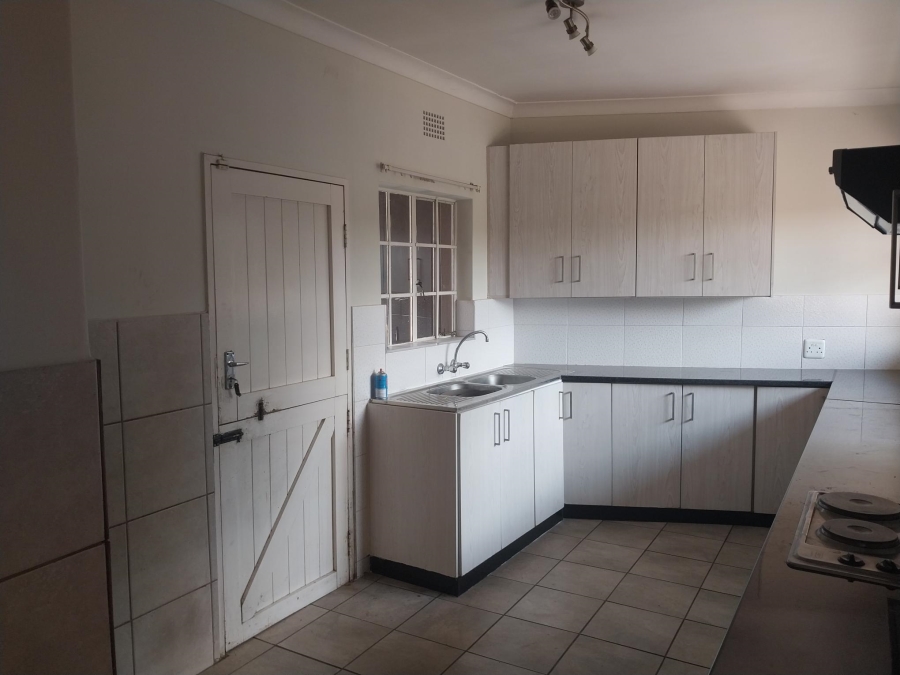 To Let 3 Bedroom Property for Rent in Mondeor Gauteng