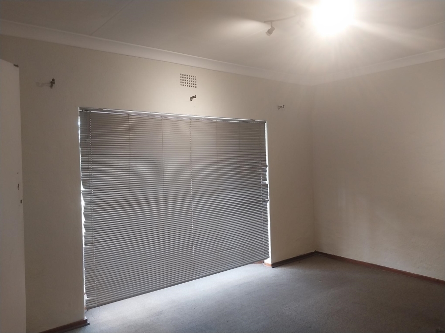 To Let 3 Bedroom Property for Rent in Mondeor Gauteng