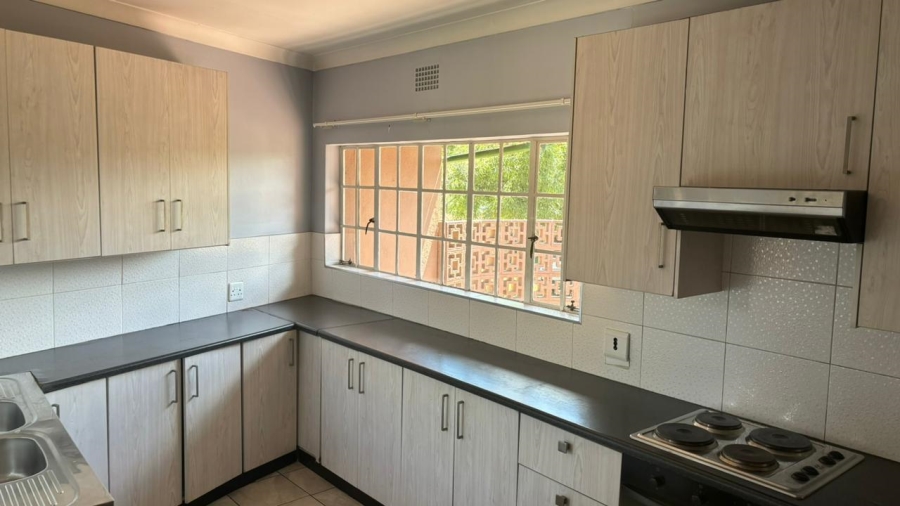 To Let 3 Bedroom Property for Rent in Mondeor Gauteng