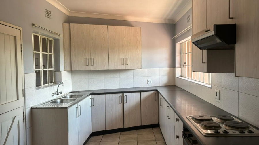 To Let 3 Bedroom Property for Rent in Mondeor Gauteng