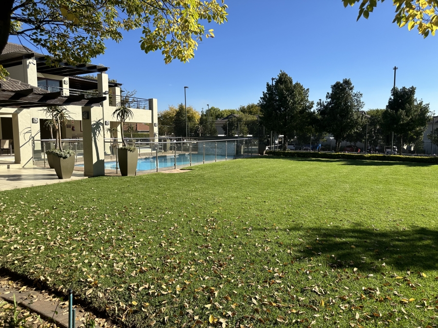 To Let 2 Bedroom Property for Rent in Broadacres Gauteng