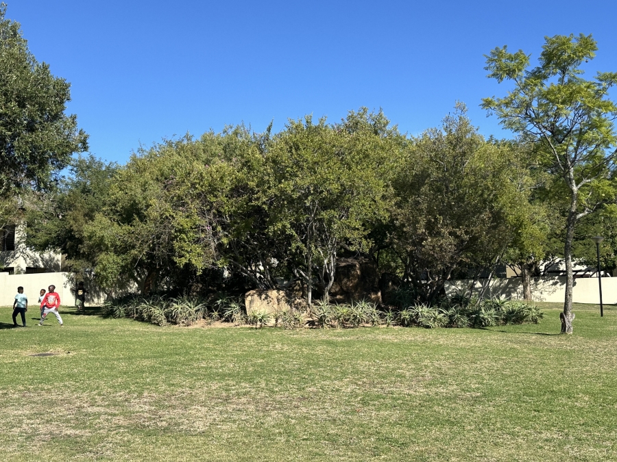 To Let 2 Bedroom Property for Rent in Broadacres Gauteng