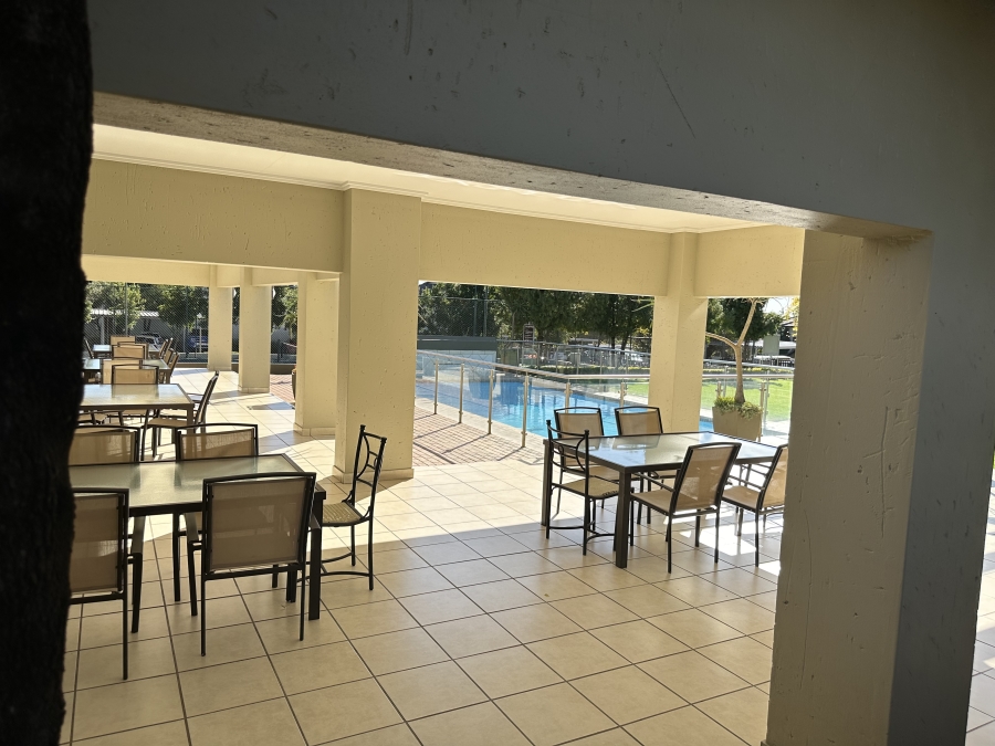 To Let 2 Bedroom Property for Rent in Broadacres Gauteng