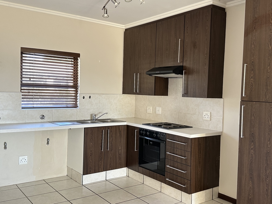 To Let 2 Bedroom Property for Rent in Broadacres Gauteng