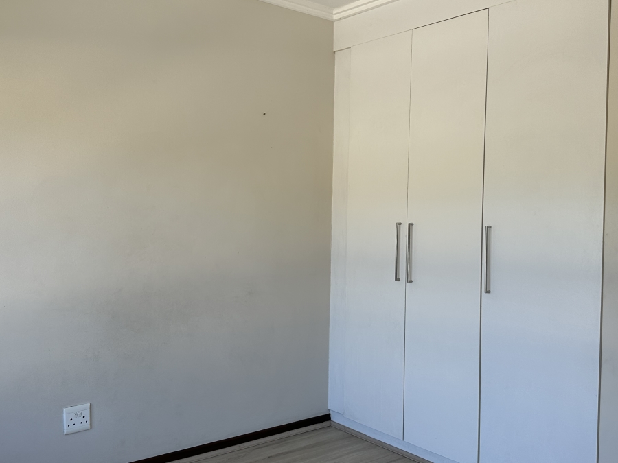 To Let 2 Bedroom Property for Rent in Broadacres Gauteng
