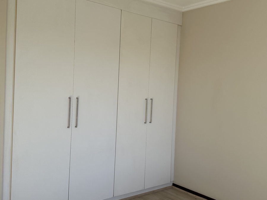 To Let 2 Bedroom Property for Rent in Broadacres Gauteng