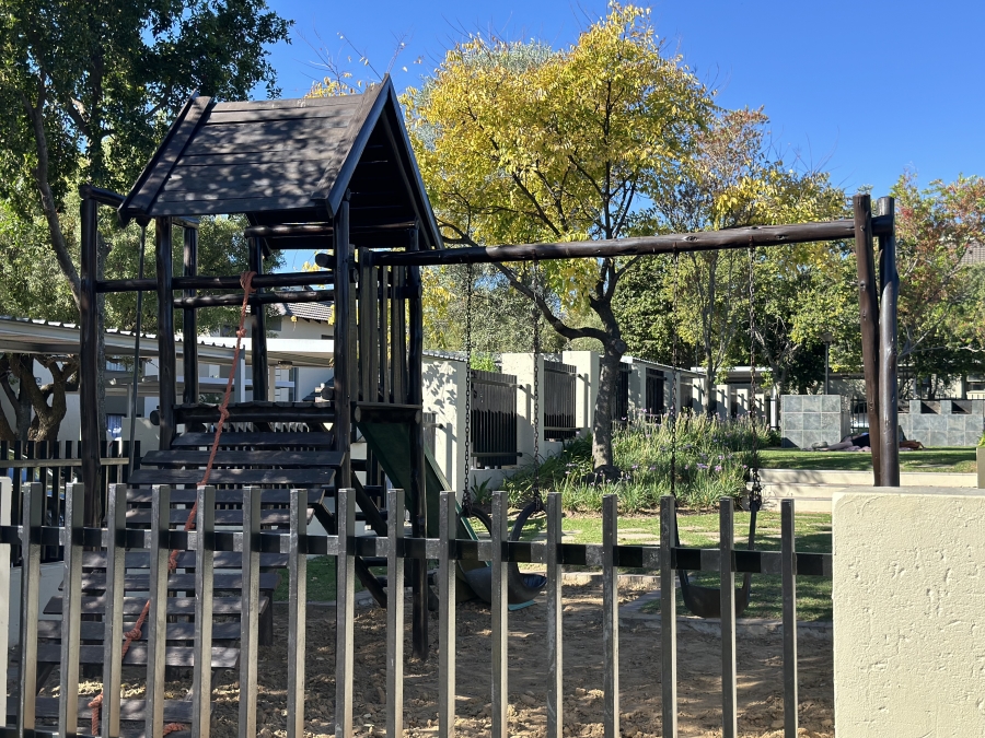 To Let 2 Bedroom Property for Rent in Broadacres Gauteng