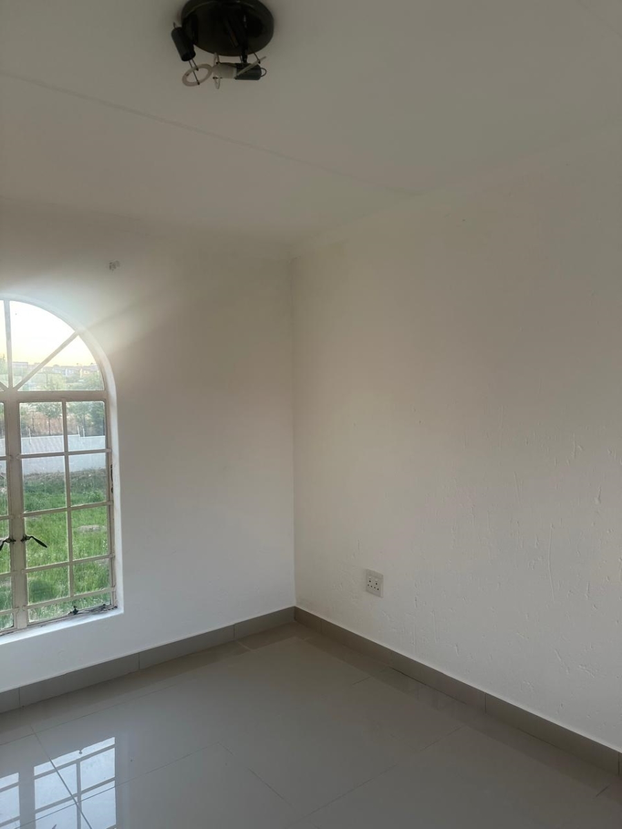 To Let 2 Bedroom Property for Rent in Noordwyk Gauteng