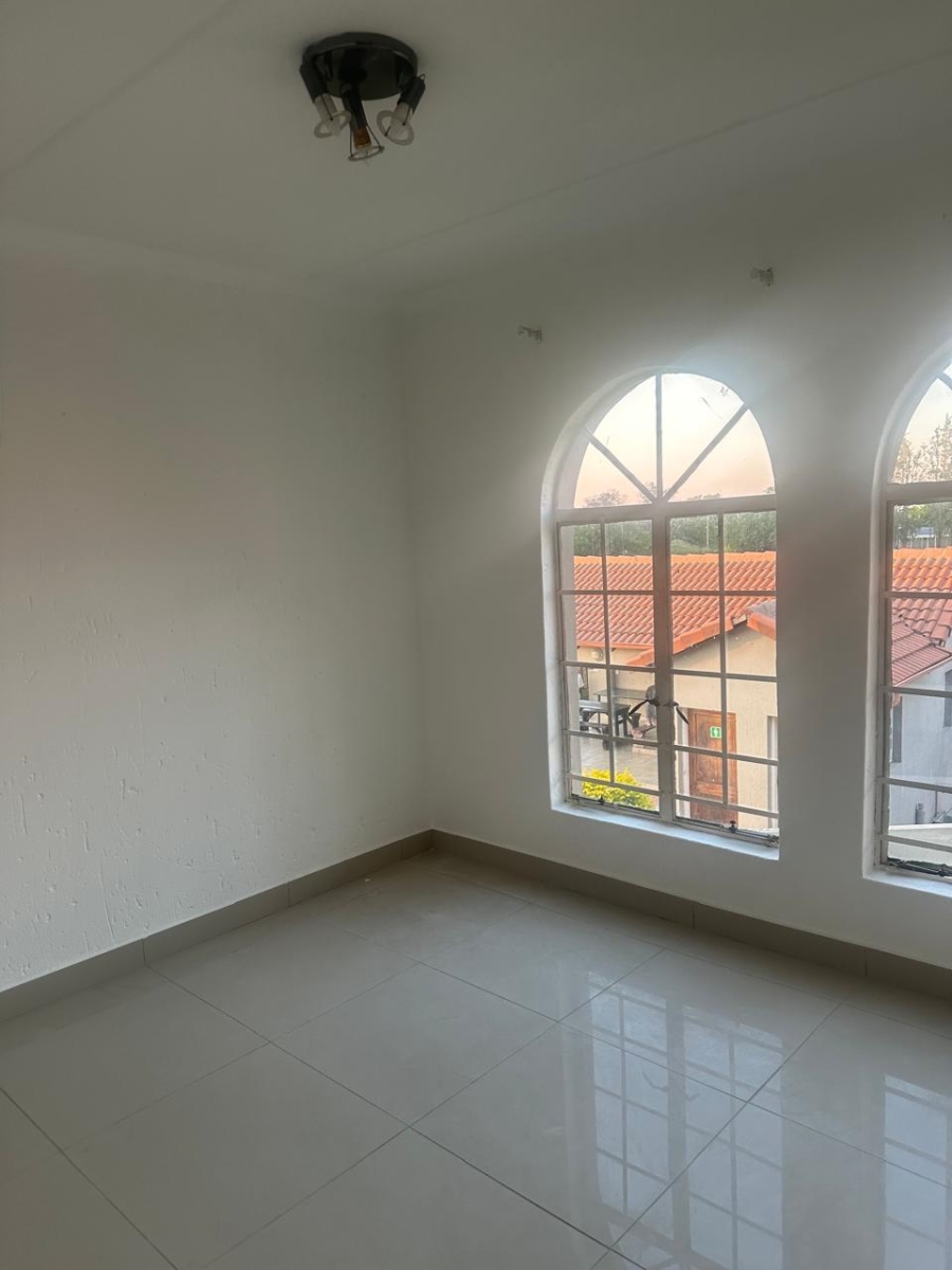 To Let 2 Bedroom Property for Rent in Noordwyk Gauteng