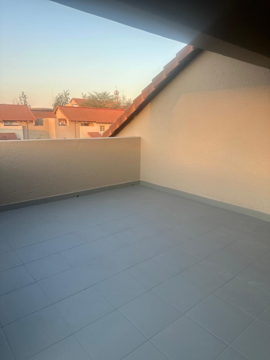 To Let 2 Bedroom Property for Rent in Noordwyk Gauteng