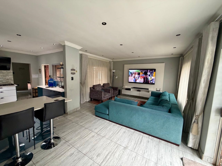 4 Bedroom Property for Sale in Eldoraigne Gauteng