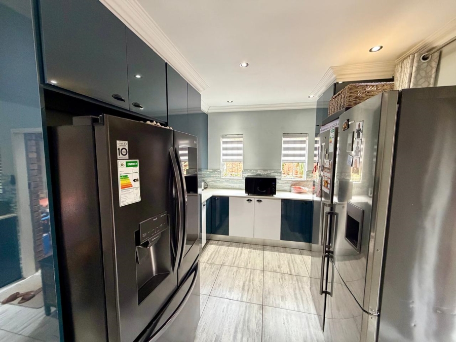 4 Bedroom Property for Sale in Eldoraigne Gauteng