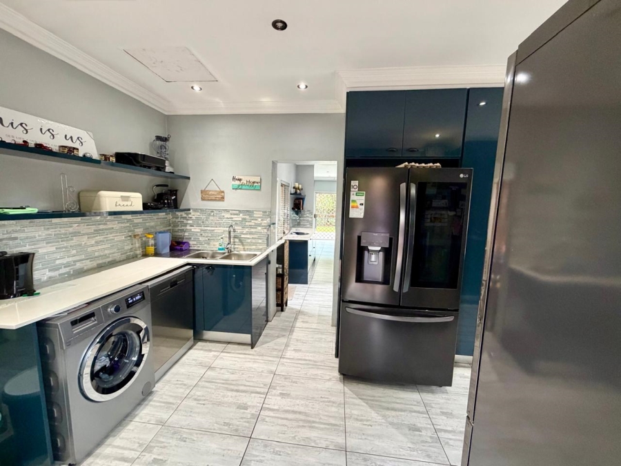 4 Bedroom Property for Sale in Eldoraigne Gauteng