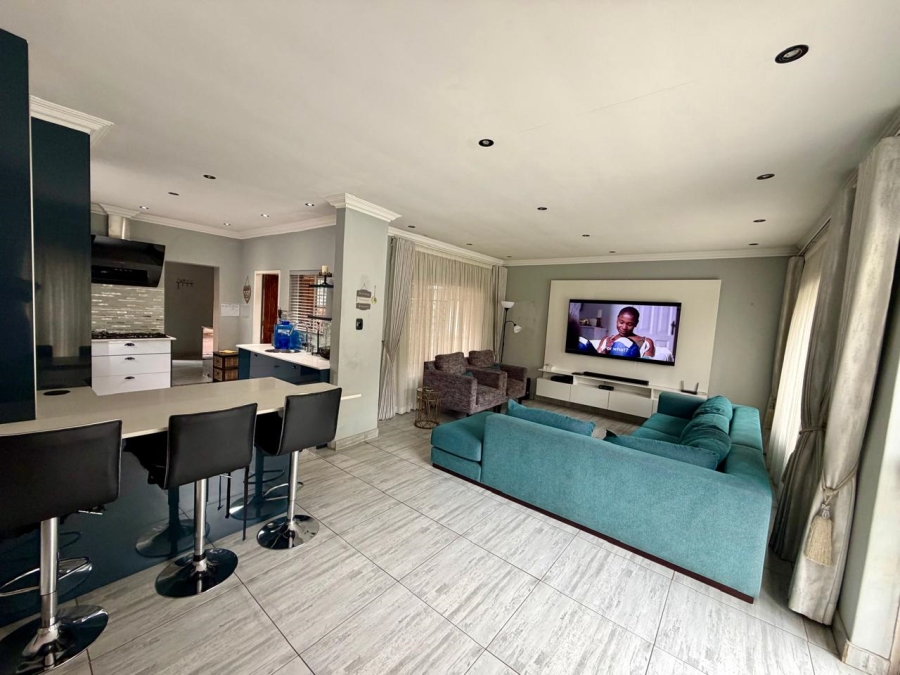 4 Bedroom Property for Sale in Eldoraigne Gauteng