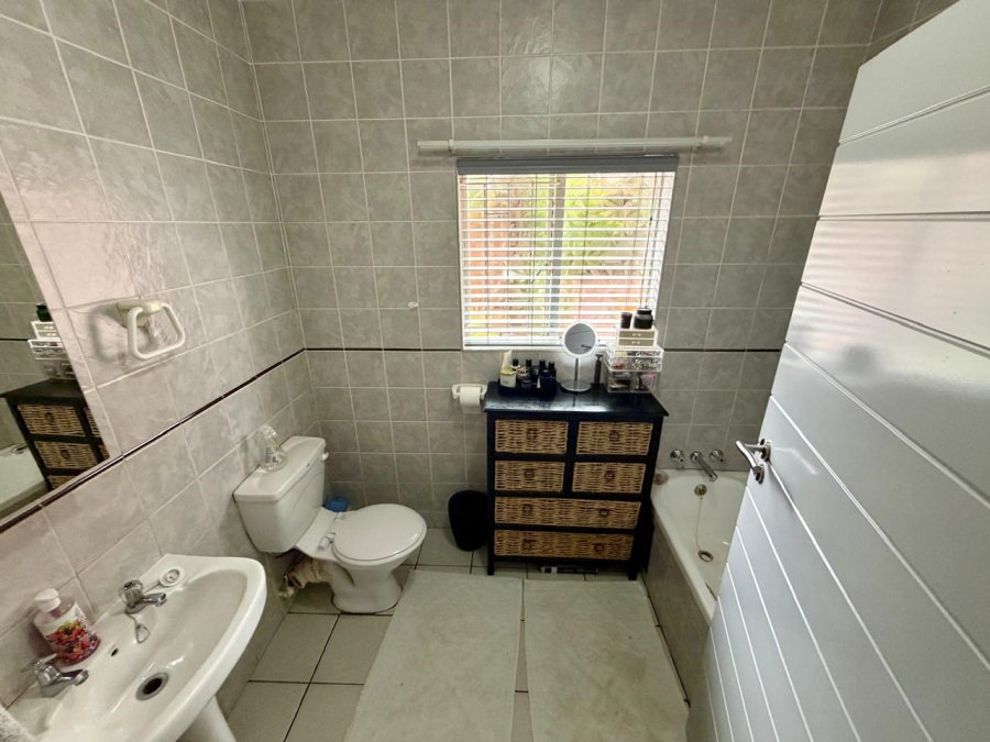 4 Bedroom Property for Sale in Eldoraigne Gauteng