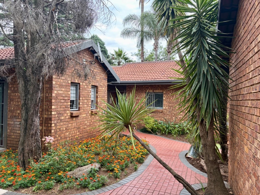 4 Bedroom Property for Sale in Eldoraigne Gauteng