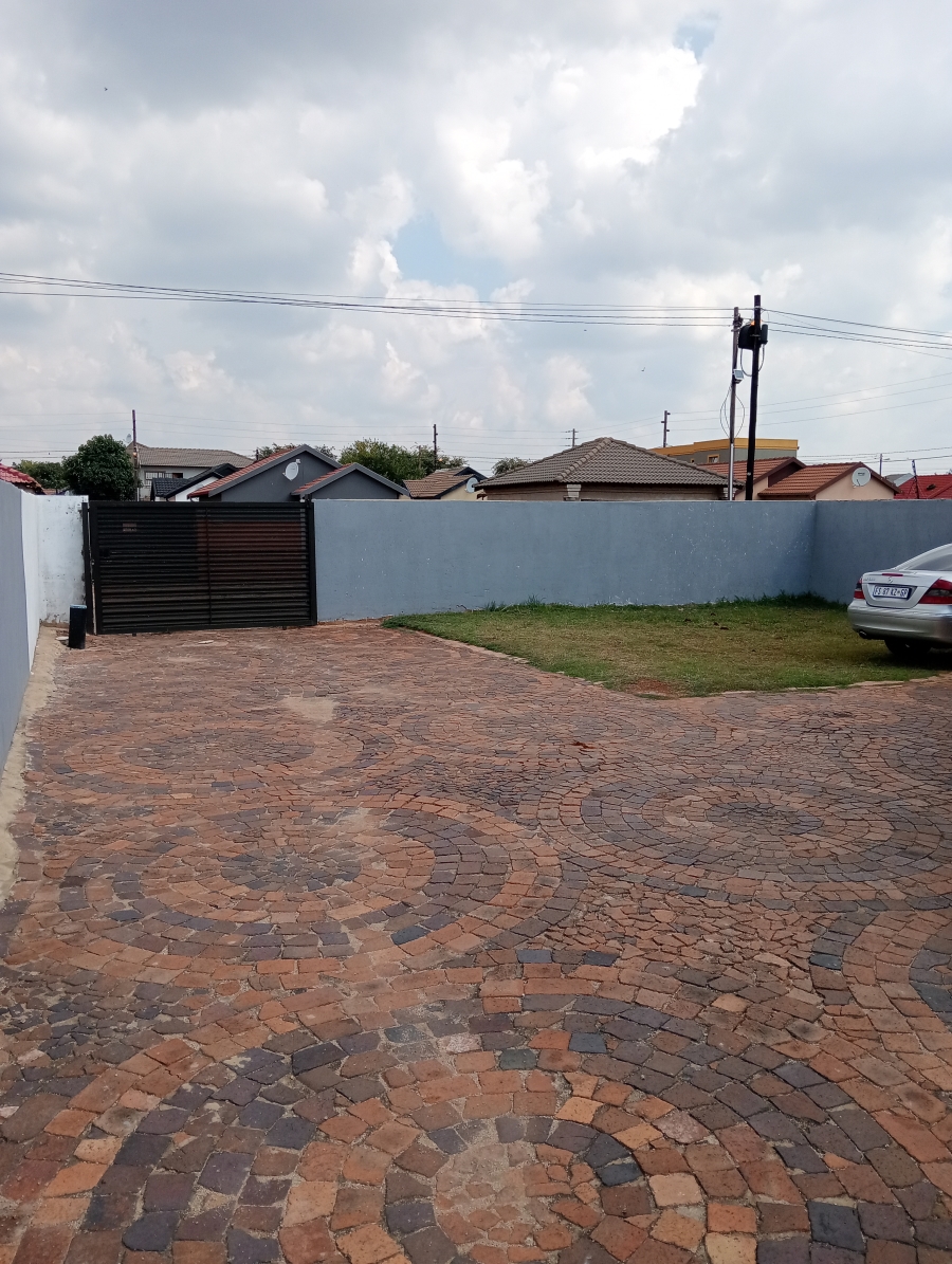 2 Bedroom Property for Sale in Protea Glen Gauteng