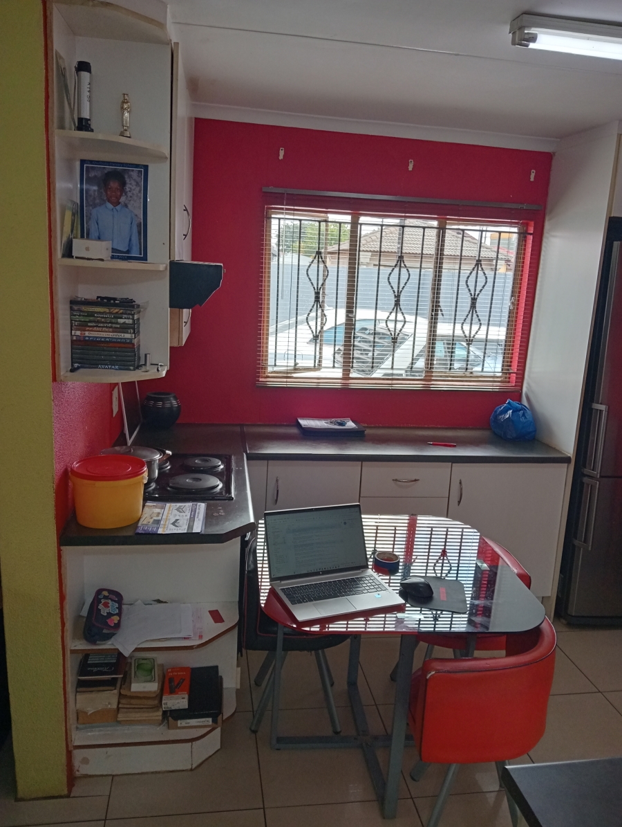 2 Bedroom Property for Sale in Protea Glen Gauteng