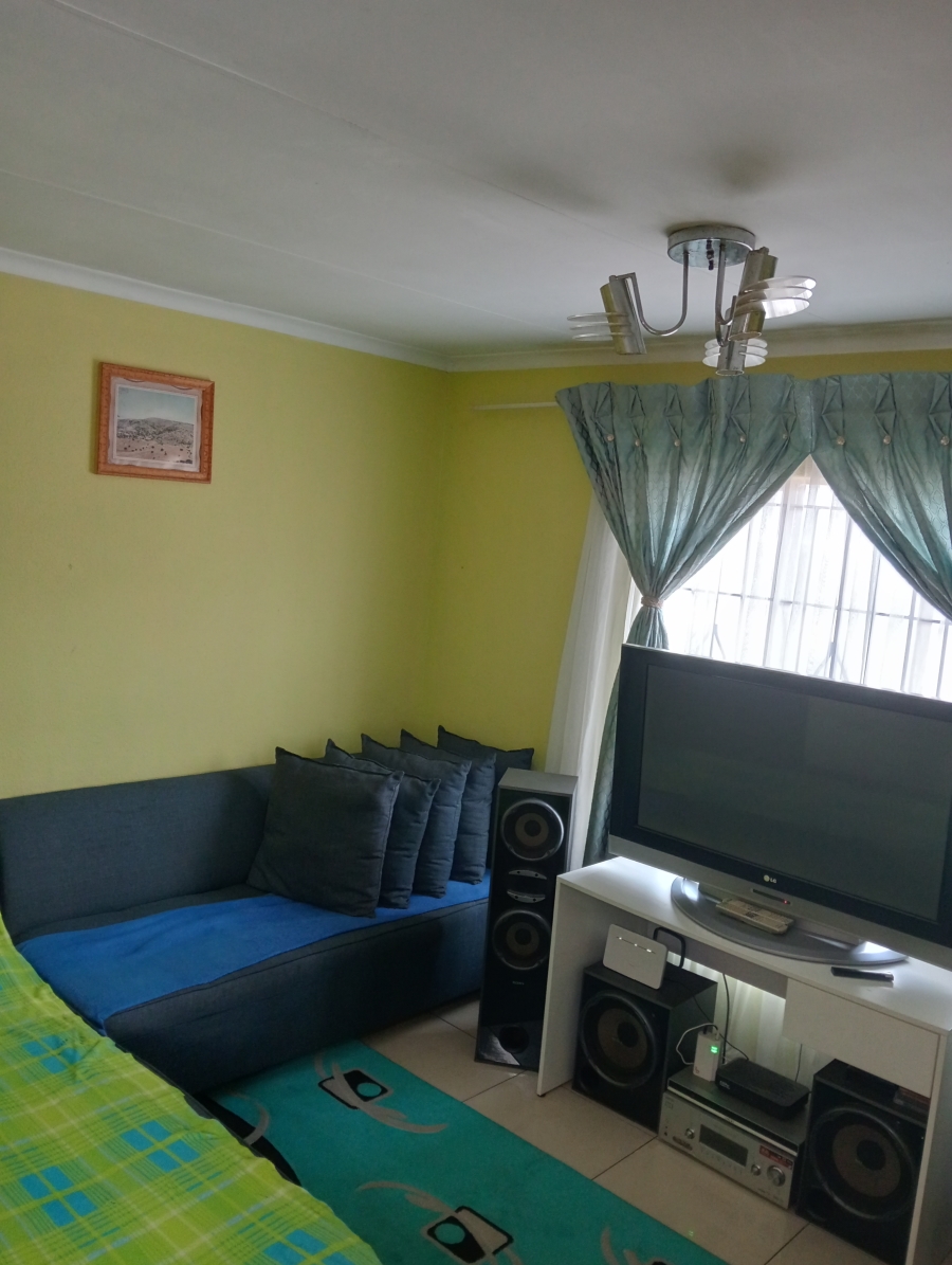 2 Bedroom Property for Sale in Protea Glen Gauteng
